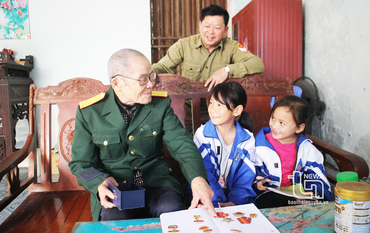 Người đưa mật lệnh từ ATK ra chiến trường