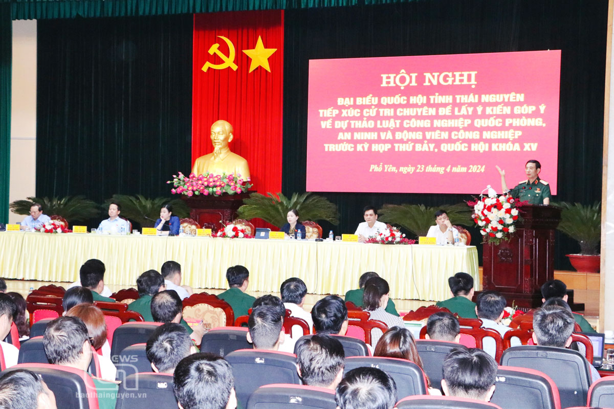 Đại tướng Phan Văn Giang tiếp xúc cử tri tại Nhà máy Z131