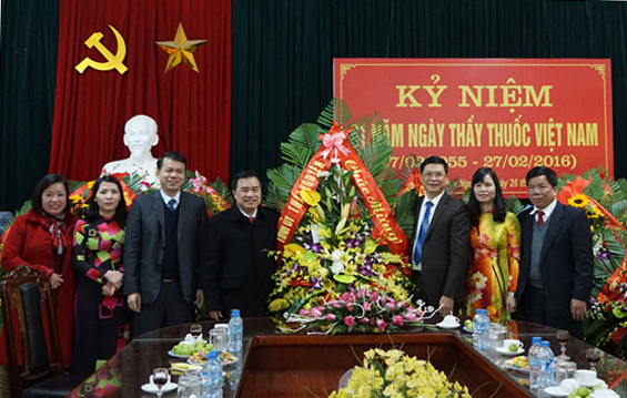 Chúc mừng các thầy thuốc, cán bộ ngành Y tế