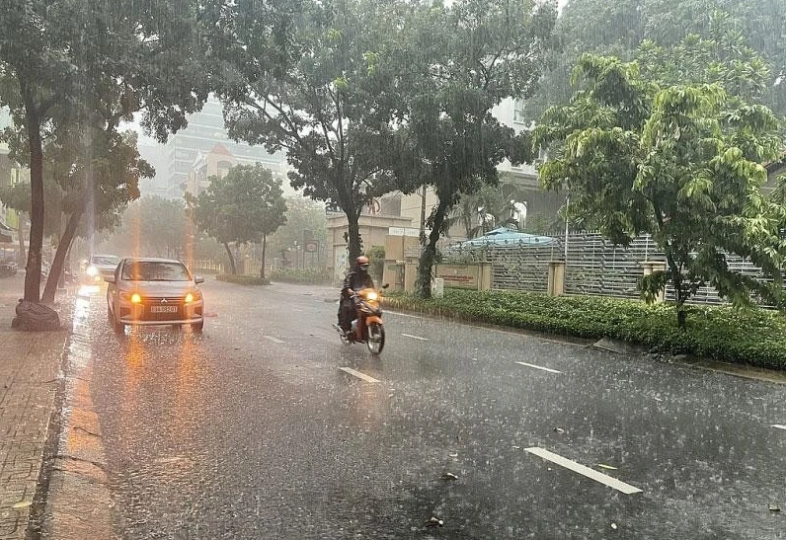 Ngày 4/5, mưa dông diện rộng về chiều tối và đêm, cảnh báo lốc sét, gió giật mạnh