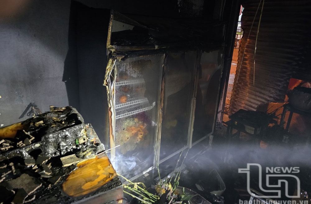 Kịp thời giải cứu hai người mắc kẹt trong đám cháy tại Phổ Yên