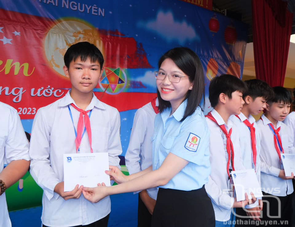 Người bạn đồng hành với thiếu nhi