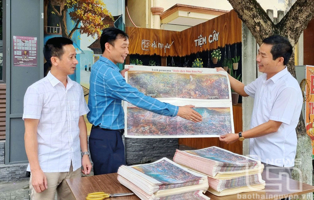 Báo Nhân Dân: Tặng phụ san tranh panorama “Chiến dịch Điện Biên Phủ” tại Thái Nguyên