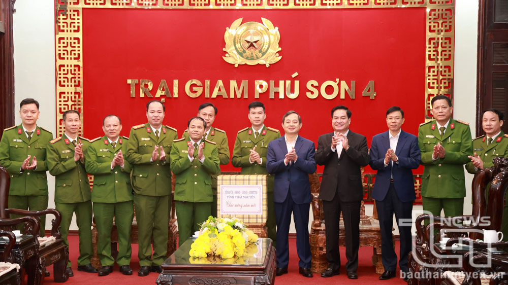 Lãnh đạo tỉnh động viên, chúc Tết một số đơn vị lực lượng vũ trang