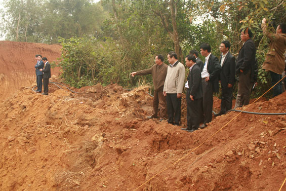 Giải quyết ngay những kiến nghị của người dân vùng sụt lún, mất nước