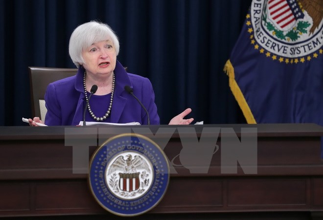 Fed giữ nguyên lãi suất và hạ dự báo triển vọng kinh tế Mỹ