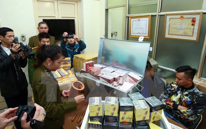 Hà Nội bắt vụ vận chuyển lượng lớn thuốc lá, xì gà nhập lậu