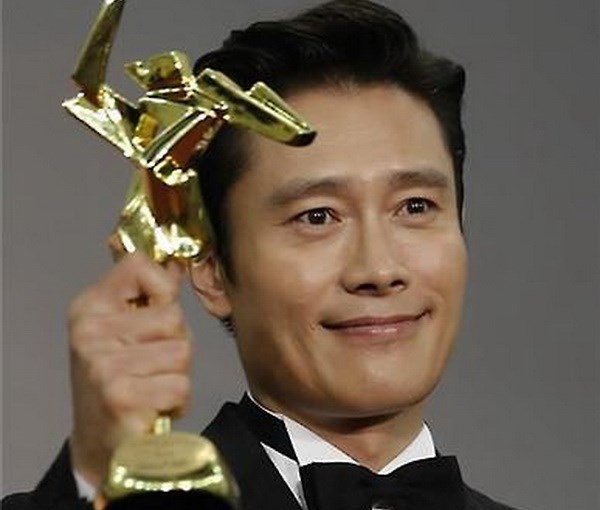 Lee Byung Hun giành giải xuất sắc tại lễ trao giải Điện ảnh châu Á