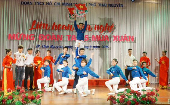 Chăm lo, bồi dưỡng thế hệ trẻ