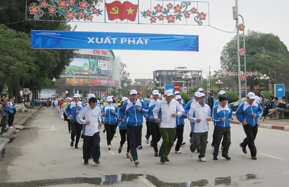 Gần 2.000 người tham gia chạy Olympic vì sức khoẻ nhân dân