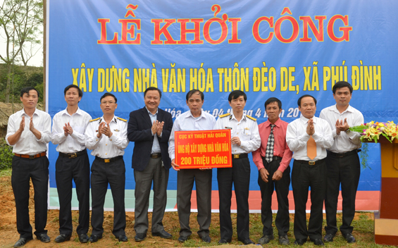 Hỗ trợ xây nhà văn hóa, nhà tình nghĩa