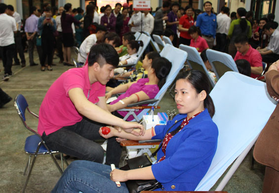 Hơn 500 người tham gia hiến máu tình nguyện