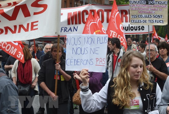 Nước Pháp đối mặt 