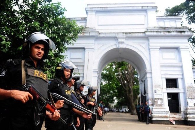 IS tấn công một nhà hàng ở Bangladesh khiến 24 người thiệt mạng