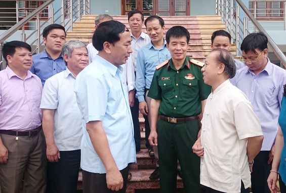Đoàn đại biểu Quốc hội tỉnh tiếp xúc cử tri