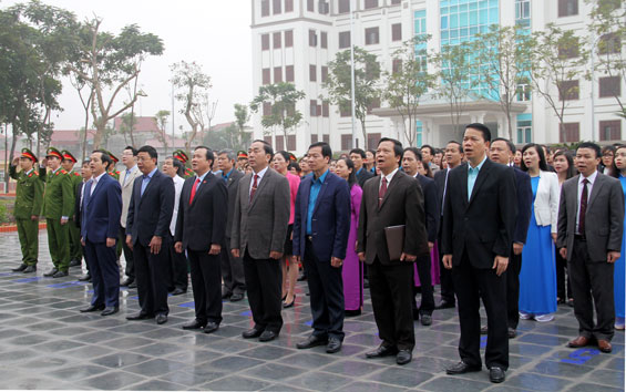 Nghiêm túc thực hiện chào cờ và sinh hoạt chính trị dưới cờ