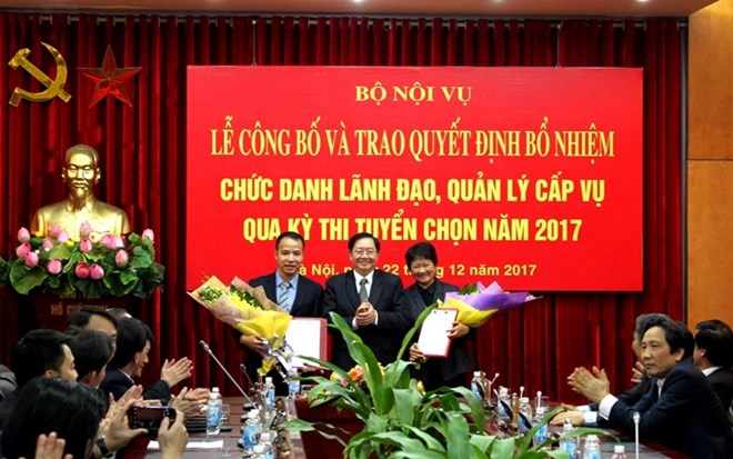 Bổ nhiệm 2 phó vụ trưởng trúng tuyển trong kỳ thi chọn lãnh đạo