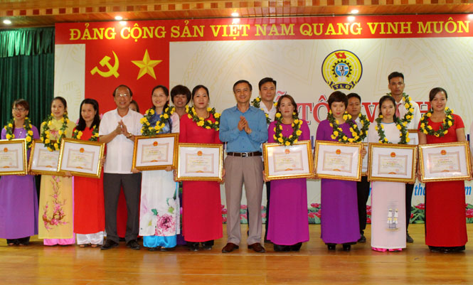 T.X Phổ Yên: Tôn vinh 89 công nhân viên chức, lao động tiêu biểu 