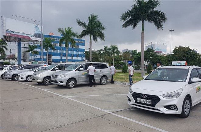 Tài xế taxi ở khu vực sân bay Đà Nẵng đình công phản đối Grab