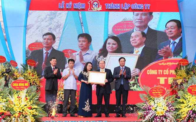 Công ty Cổ phần Đầu tư xây dựng và Khai thác Khoáng sản Thăng Long nhận Bằng khen của Thủ tướng Chính phủ 