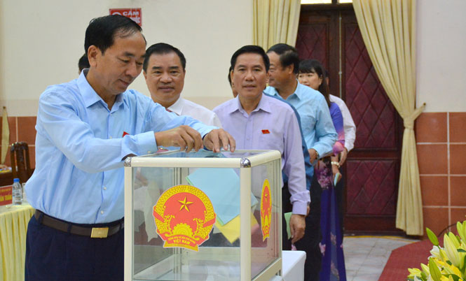 Kỳ họp thứ 8 HĐND Tỉnh khóa XIII: Chất vấn, trả lời chất vấn và lấy phiếu tín nhiệm các chức danh do HĐND tỉnh bầu hoặc phê chuẩn 