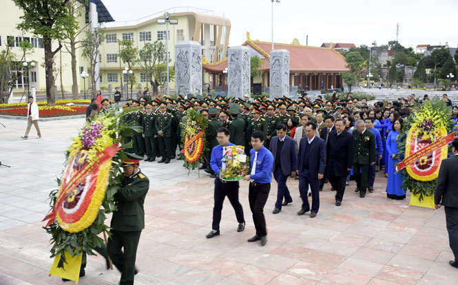 Dâng hương tưởng niệm 60 liệt sĩ Thanh niên xung phong Đại đội 915 