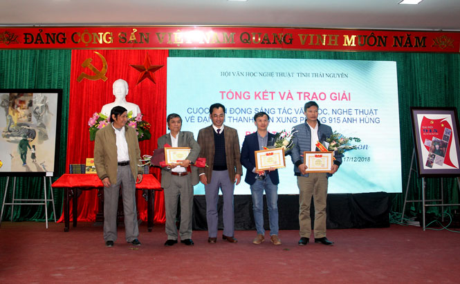 Trao giải cuộc thi sáng tác văn học, nghệ thuật về Đại đội 915 và ra mắt cuốn sách “Đại đội 915 - Còn mãi với nước non” 