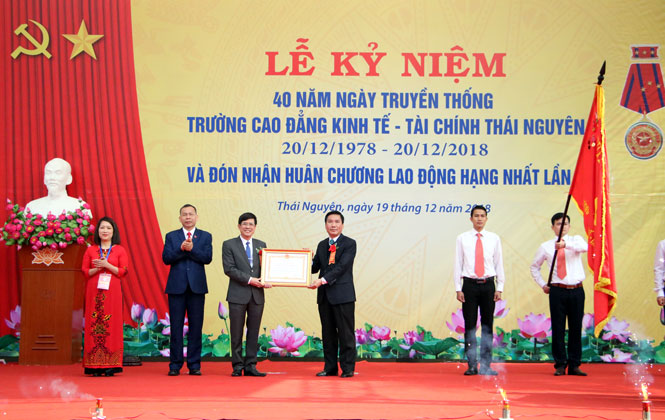 Trường Cao đẳng Kinh tế - Tài chính đón nhận Huân chương Lao động hạng Nhất lần thứ 2 