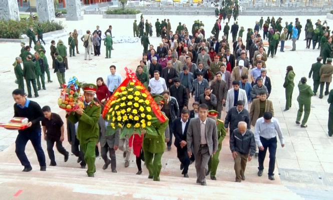 Đón hàng trăm lượt khách đến dâng hương tưởng nhớ các liệt sĩ Thanh niên xung phong Đại đội 915 