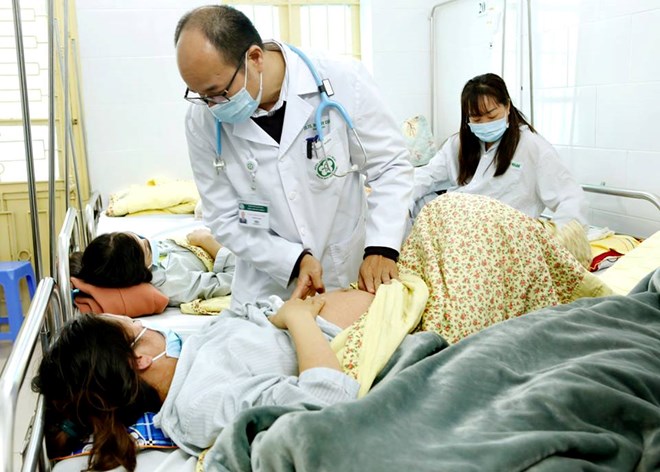 Cảnh báo nhiều người lớn mắc sởi nhập viện ở Bệnh viện Bạch Mai