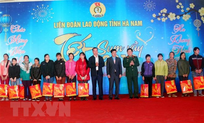 Hà Nam: Tặng 1.000 suất quà cho công nhân khó khăn dịp Tết
