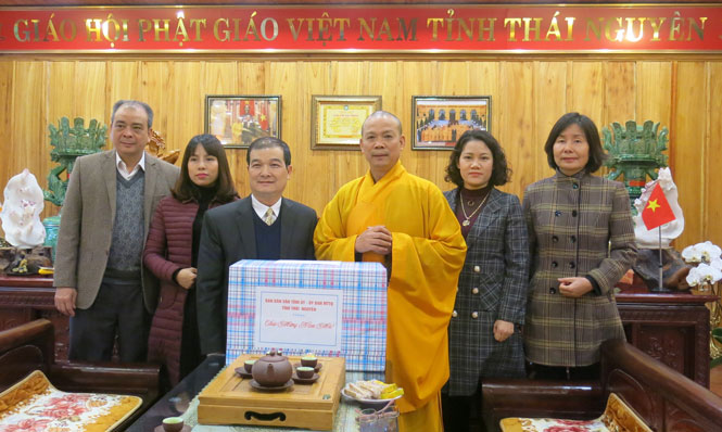 Thăm, tặng quà Tết các cơ sở tôn giáo 