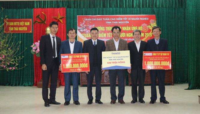 Tiếp nhận 2,5 tỷ đồng ủng hộ Tết vì người nghèo 