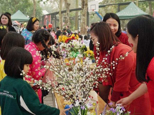 Bộ Giáo dục quán triệt không dùng ngân sách cơ quan tặng quà lãnh đạo