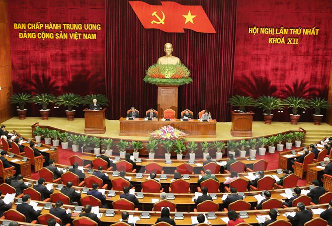 Đại hội công bố danh sách Bộ Chính trị, Tổng bí thư khóa XII