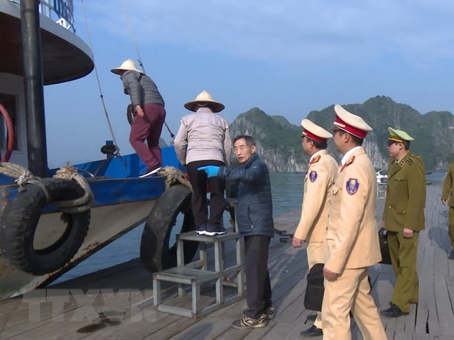 Tăng cường quản lý kinh doanh du lịch trên vịnh Hạ Long dịp Tết