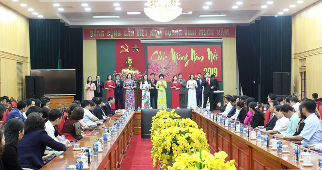 Sinh hoạt chính trị dưới cờ và gặp mặt đầu Xuân Kỷ Hợi 