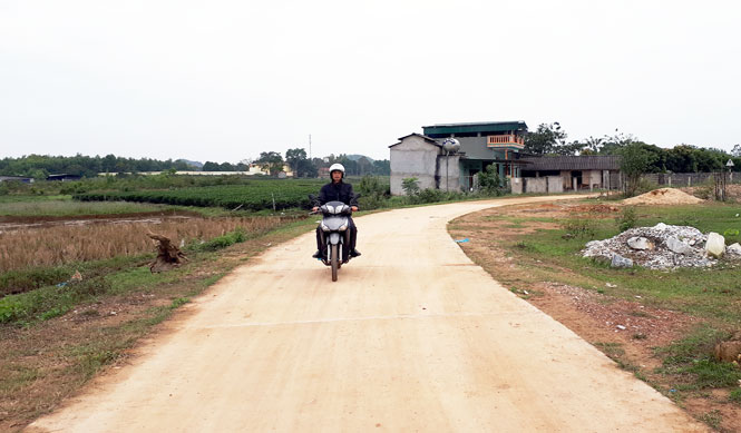 Hiến đất làm đường ở Nam Hòa 