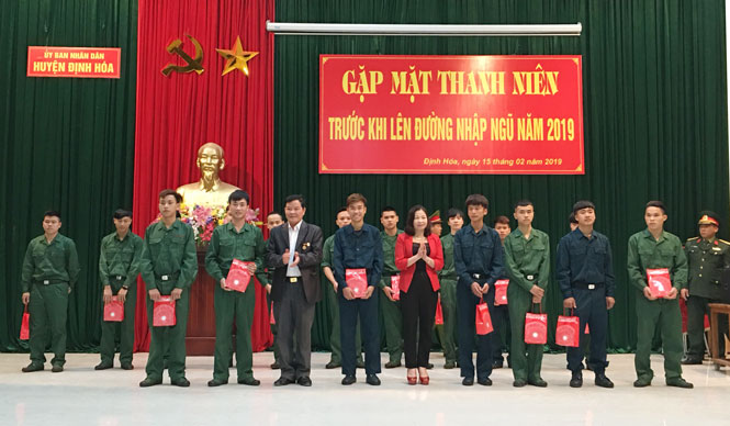 Gặp mặt tân binh trước khi lên đường nhập ngũ 