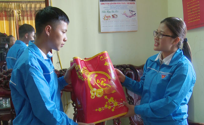 Thăm hỏi tại nhà, tiễn đưa tại xã, giao quân tại huyện 