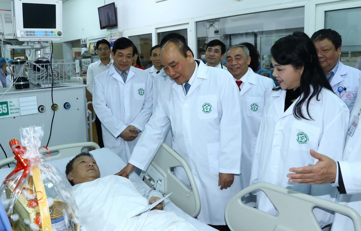 Thủ tướng: Đội ngũ y, bác sỹ là những 'người anh hùng thầm lặng'