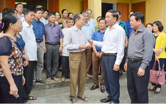 Đồng chí Bí thư Tỉnh uỷ dự sinh hoạt cùng chi bộ cơ sở 