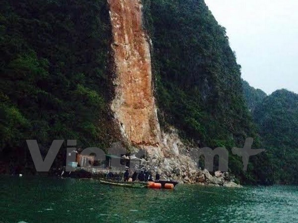 Quảng Ninh: Hàng nghìn m3 đất đá bất ngờ sạt lở vùi lấp 3 người