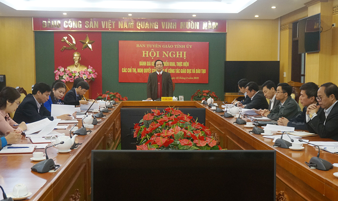 Đánh giá kết quả thực hiện các chỉ thị, nghị quyết về công tác giáo dục 