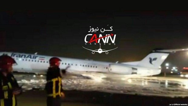Iran: Máy bay chở 100 khách bốc cháy tại sân bay ở Tehran