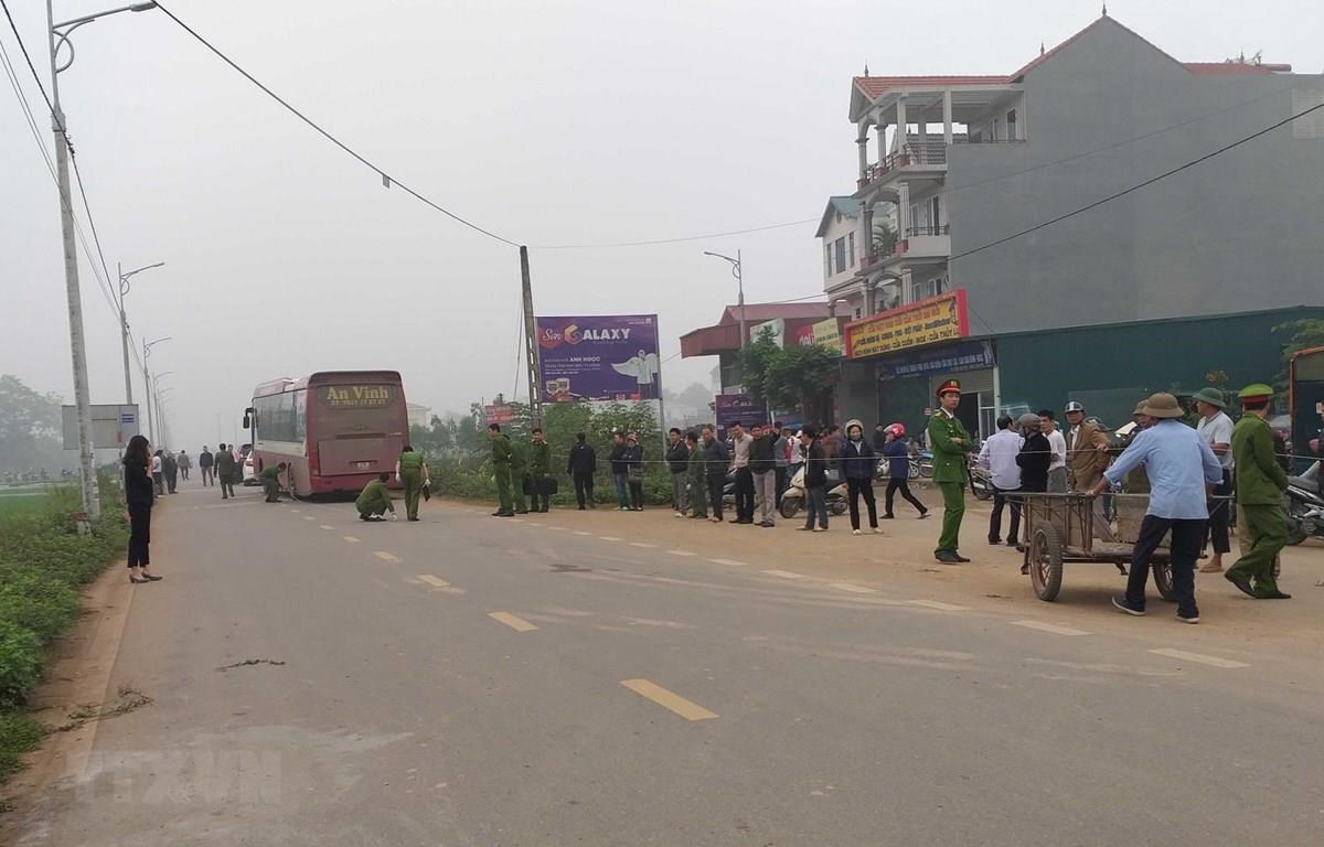 Xe khách đâm vào đoàn đưa tang làm 7 người chết chạy sai lộ trình