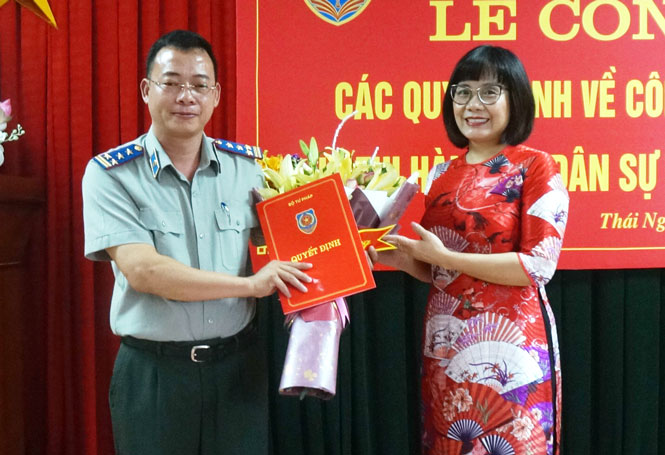 Công bố các quyết định về công tác cán bộ Cục Thi hành án dân sự 