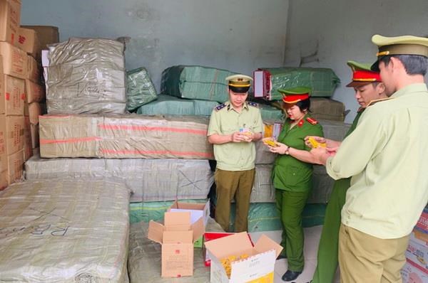 Thanh Hóa bắt giữ gần 5 tấn bánh kẹo, đồ chơi không rõ nguồn gốc