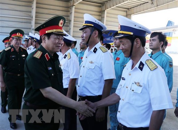 Đại tướng Ngô Xuân Lịch thăm các đơn vị tại Căn cứ Quân sự Cam Ranh