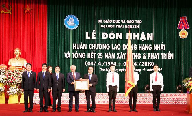 Đại học Thái Nguyên đón nhận Huân chương Lao động hạng Nhất 